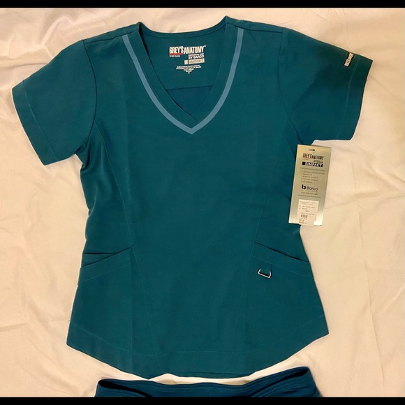 Grey’s Anatomy by Barco “Bahama” scrub shirt - Picture 2 of 2